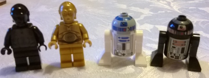(L-R) Protocol Droid, C-3PO, R2-D2, R2-Q5 From https://writerfighter.wordpress.com/2014/01/11/lego-death-star-minifigures/